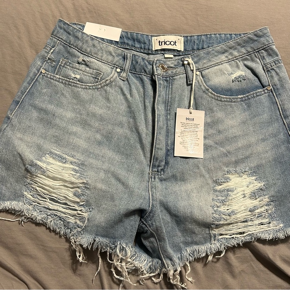 NWT Tricot Darnell distressed high rise shorts large
